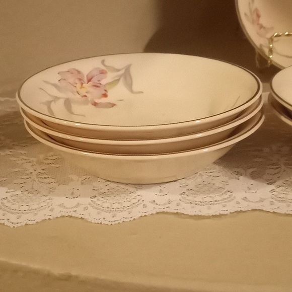 Vintage Universal Cambridge Iris Plate Bundle - 6- 5.25"  Dessert Bowls - Picture 6 of 11